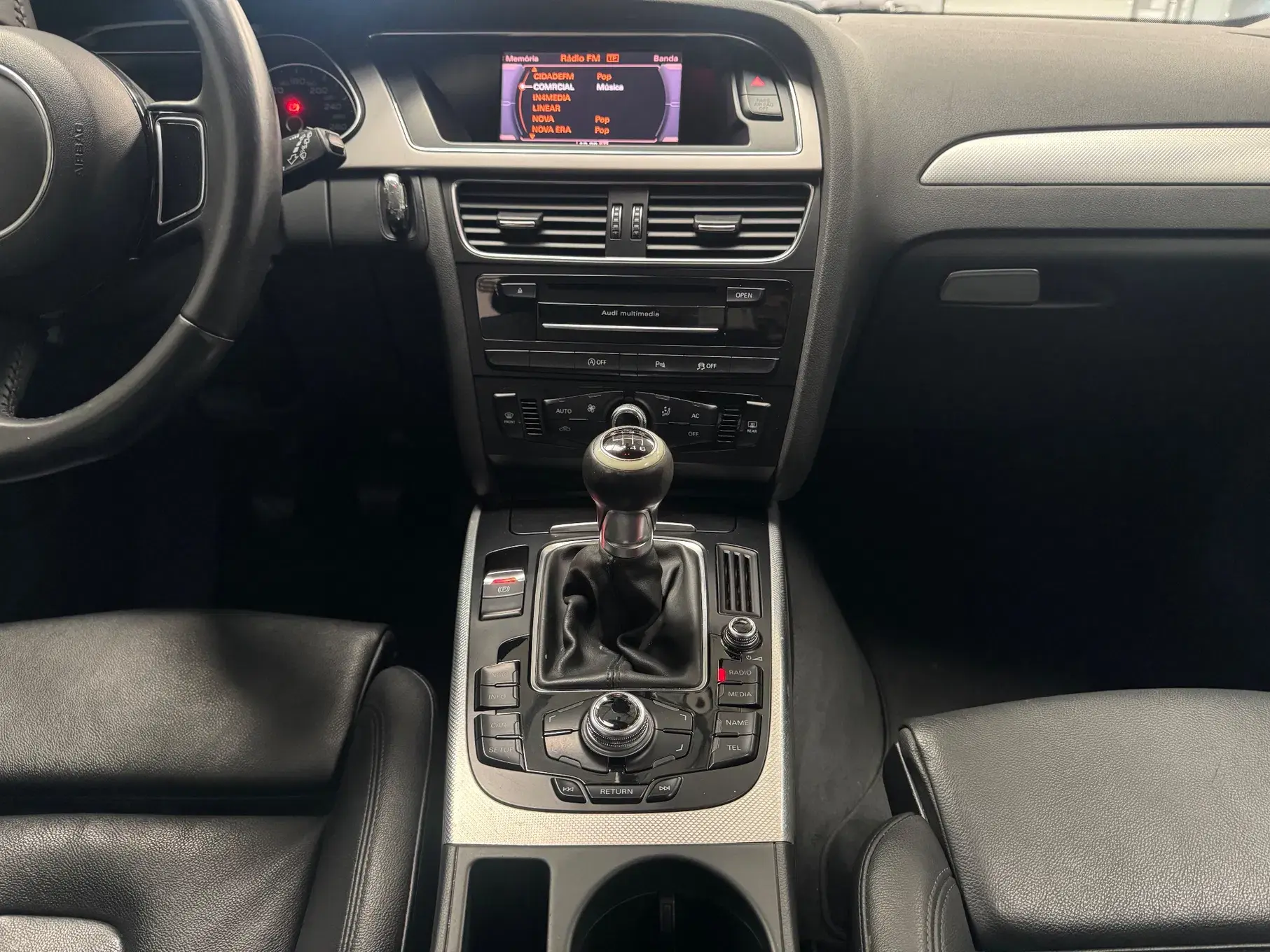 Audi A4 Avant 2.0 TDI Business Line Sport 14