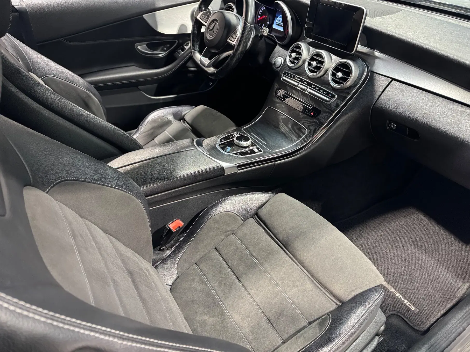Mercedes-Benz C 250 d 9G-TRONIC AMG Line 11