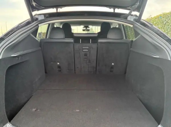 Tesla Model Y Performance Dual Motor AWD 14