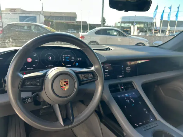 Porsche Taycan Sport Turismo Outro 4