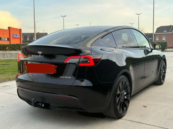 Tesla Model Y Performance Dual Motor AWD 8