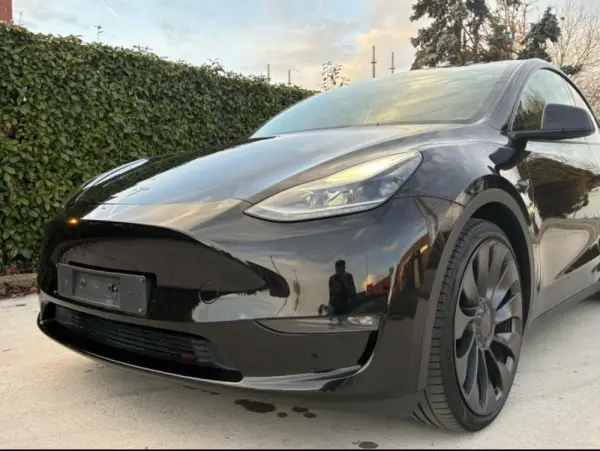 Tesla Model Y Performance Dual Motor AWD 5