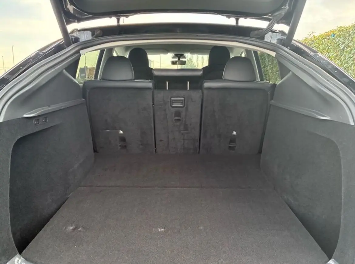 Tesla Model Y Performance Dual Motor AWD 14