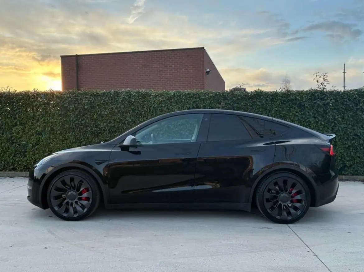 Tesla Model Y Performance Dual Motor AWD 4