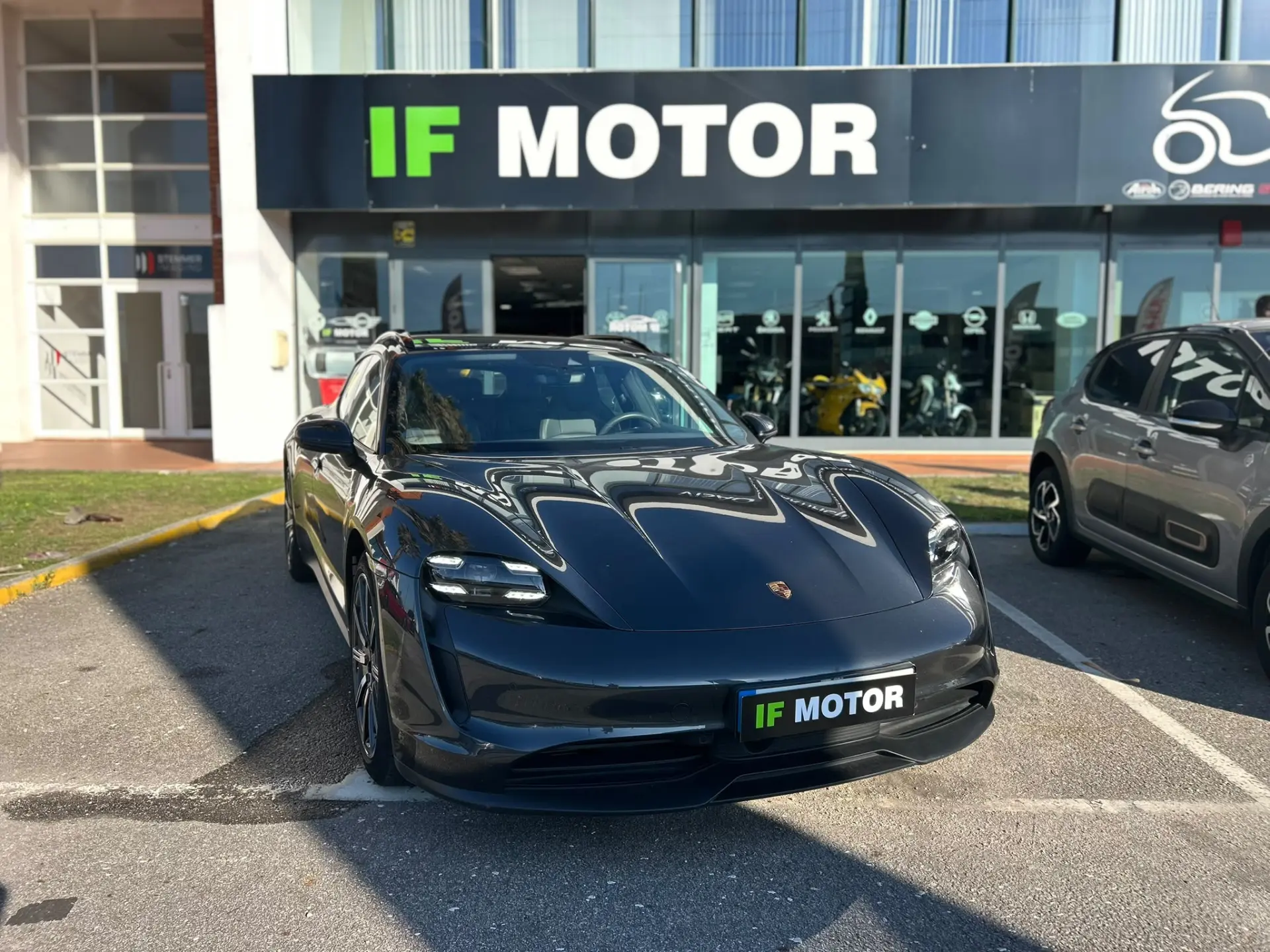 Porsche Taycan Sport Turismo Outro 3