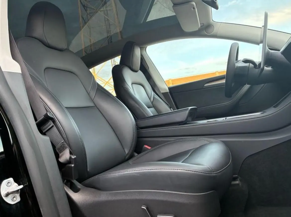 Tesla Model Y Performance Dual Motor AWD 12