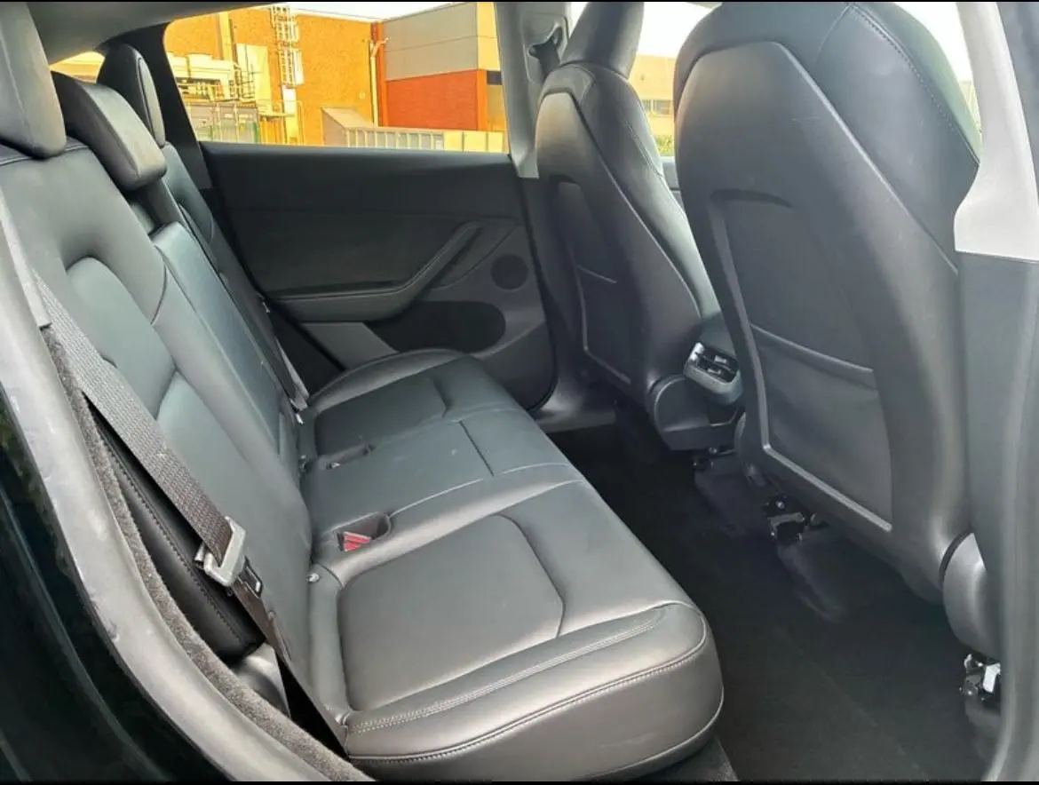 Tesla Model Y Performance Dual Motor AWD 13