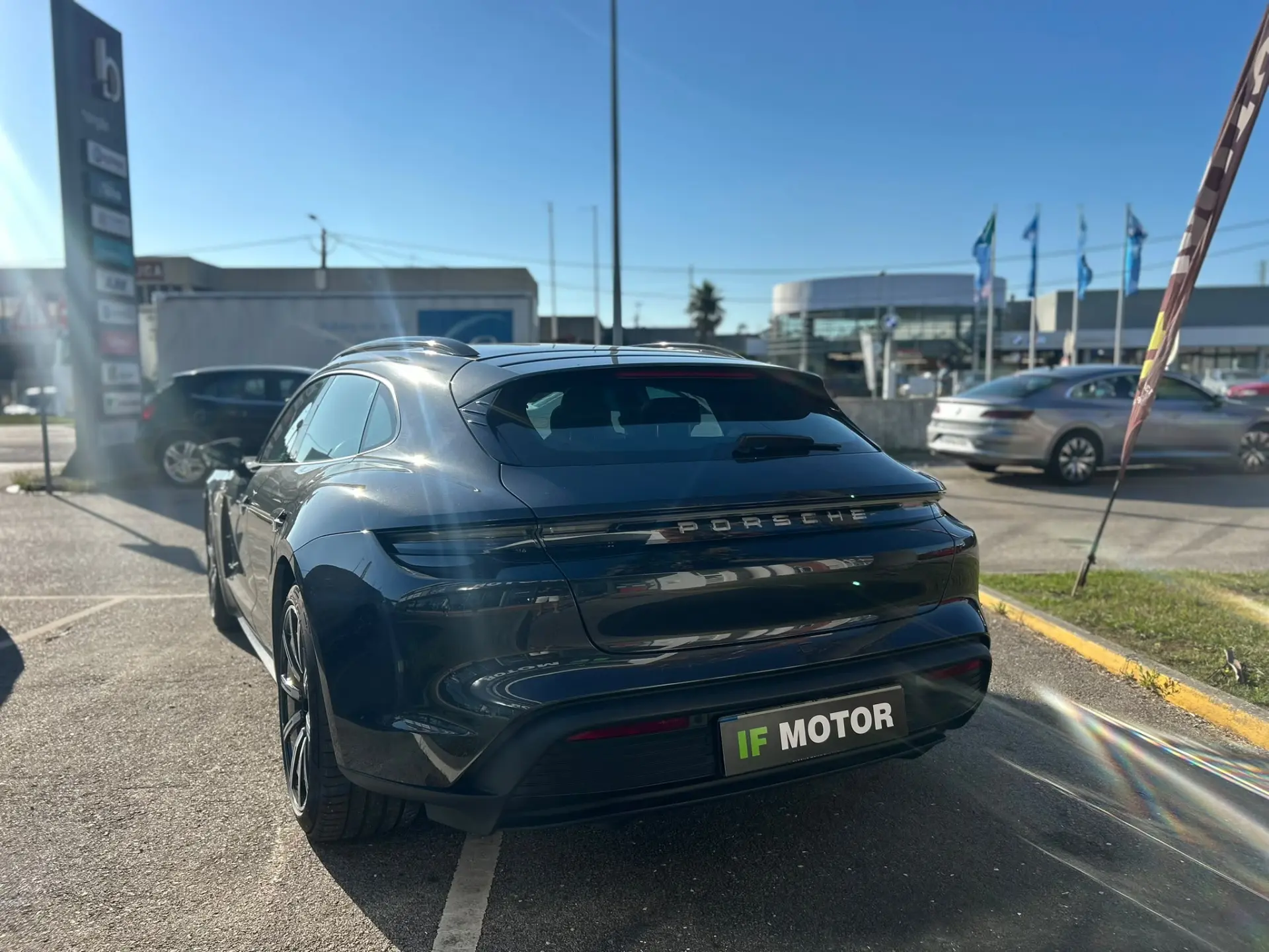 Porsche Taycan Sport Turismo Outro 7