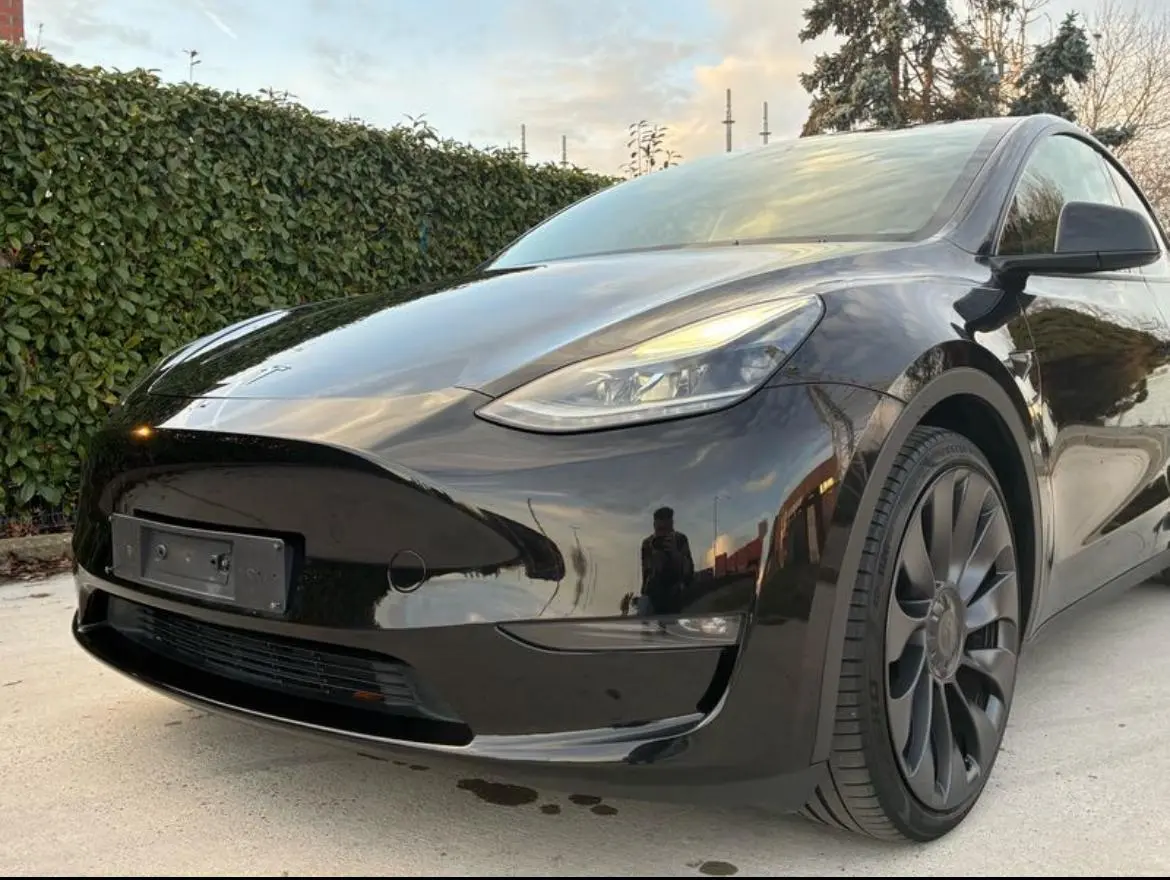 Tesla Model Y Performance Dual Motor AWD 5