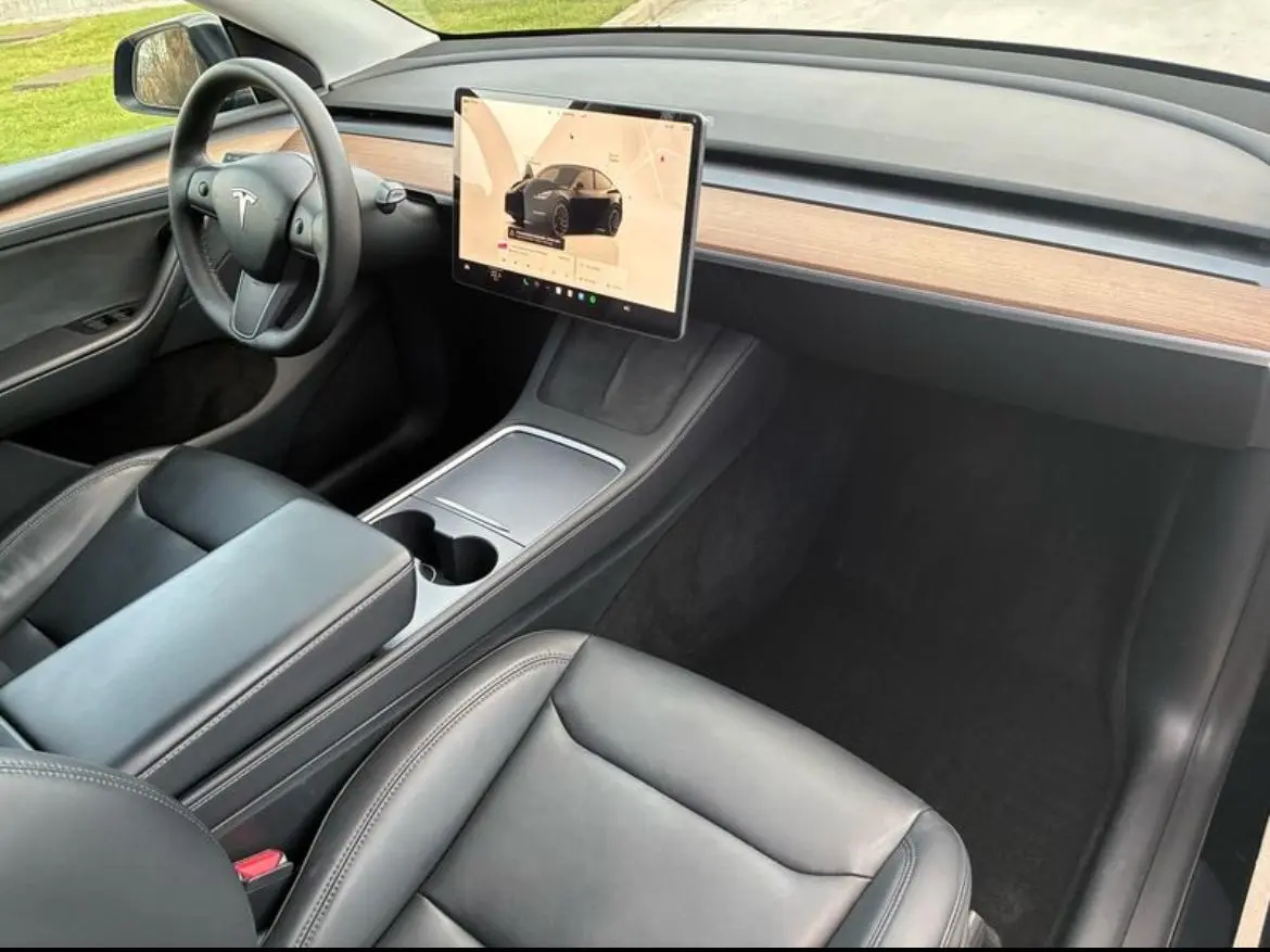 Tesla Model Y Performance Dual Motor AWD 11