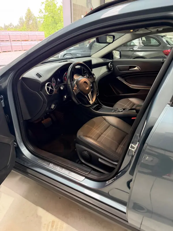 Mercedes-Benz GLA 180 (CDI) d 7G-DCT Urban 12
