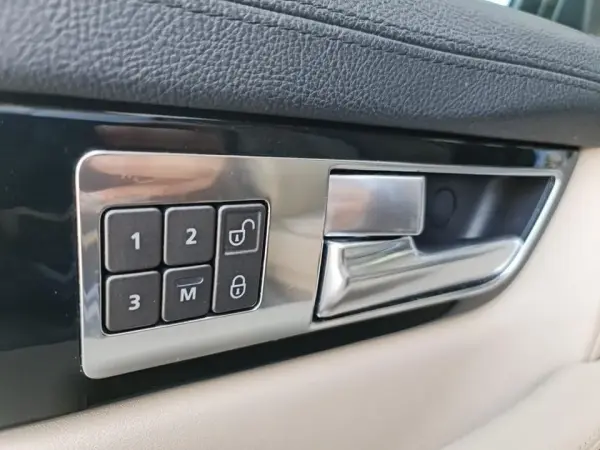 Land Rover Range Rover Sport 3.0 TDV6 HSE 9