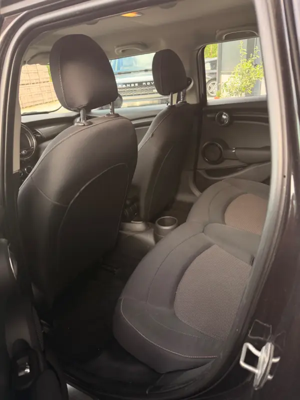 MINI 5 Portas Cooper D 9