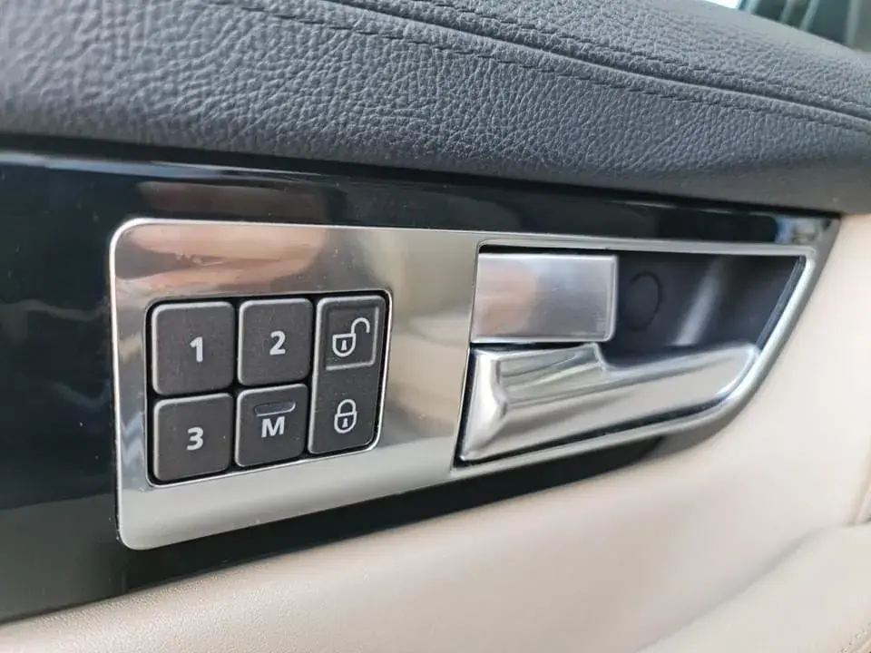 Land Rover Range Rover Sport 3.0 TDV6 HSE 9