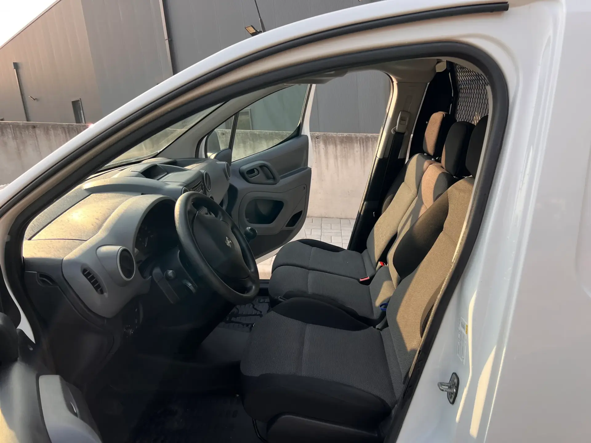 Peugeot Partner 1.6 BlueHDi L2 Pro 3L 5