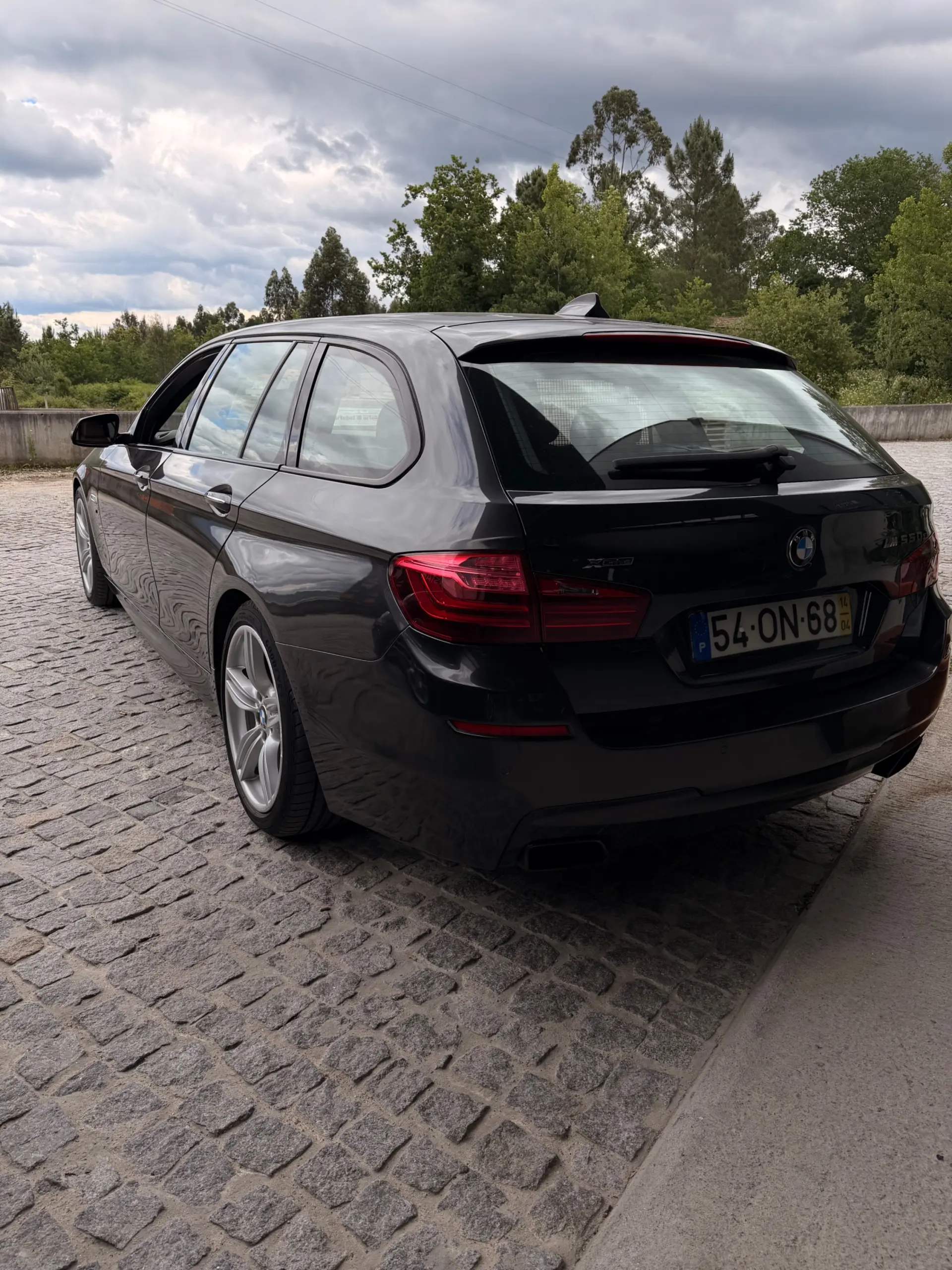 BMW M550d xDrive Auto 4