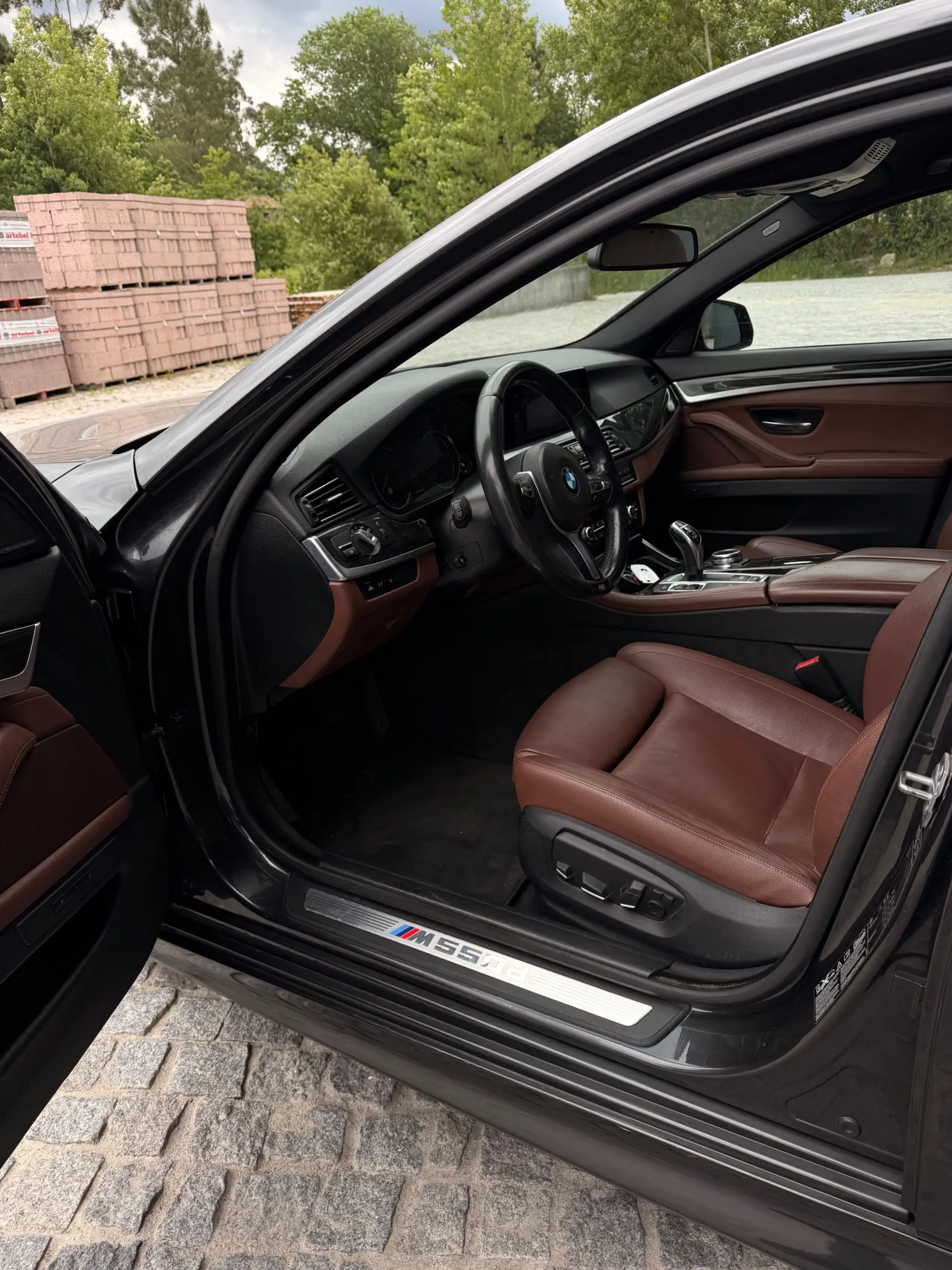 BMW M550d xDrive Auto 11