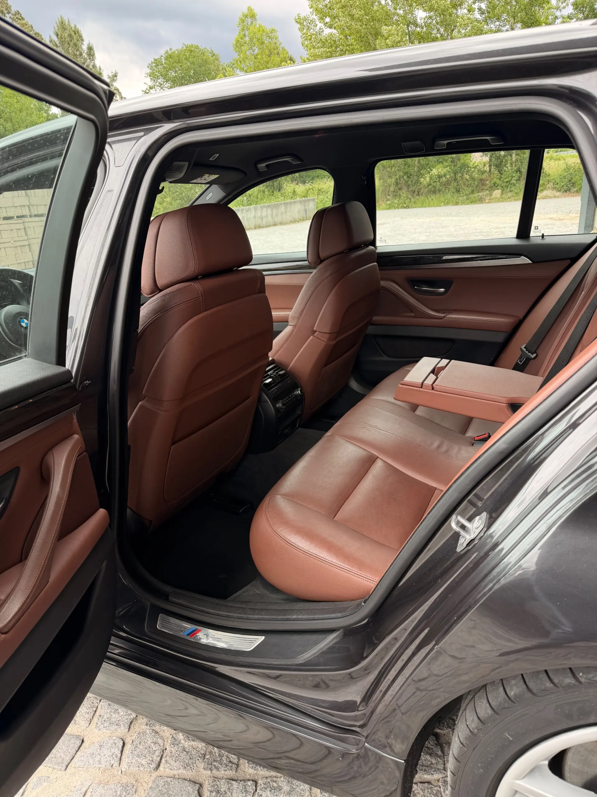 BMW M550d xDrive Auto 12