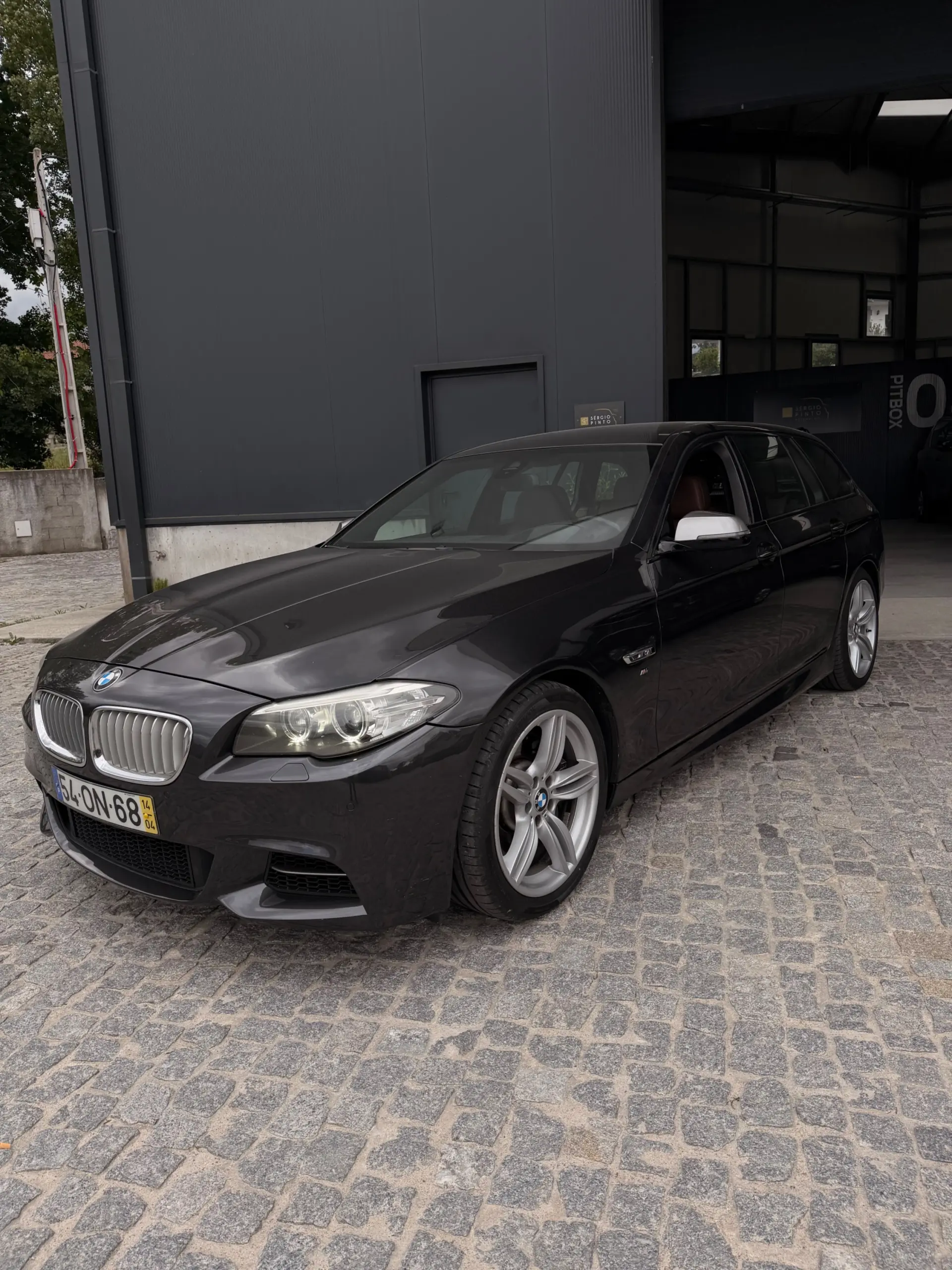BMW M550d xDrive Auto 1