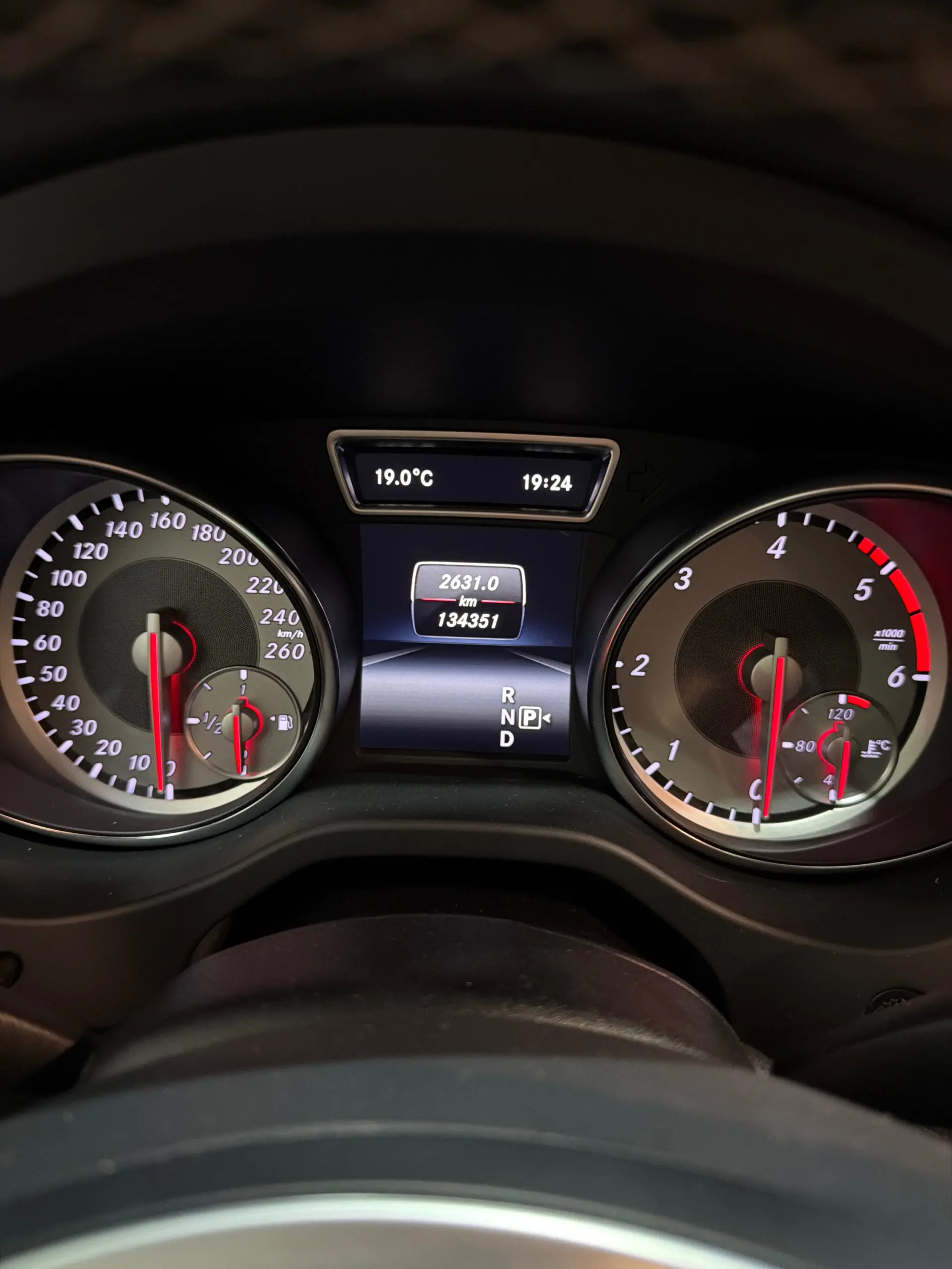 Mercedes-Benz GLA 180 (CDI) d 7G-DCT Urban 10