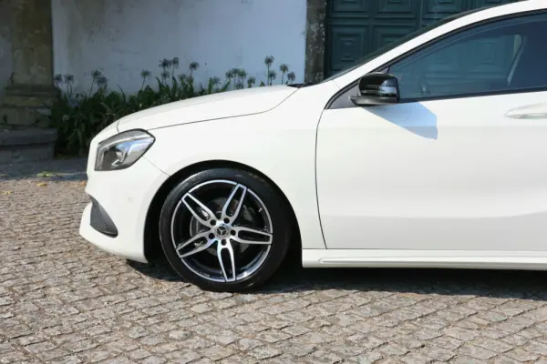 Mercedes-Benz A 180 AMG Line 6