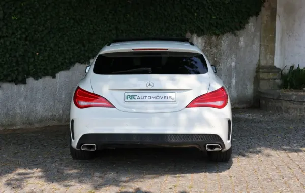 Mercedes-Benz CLA 220 d Shooting Brake AMG Line Aut. 4