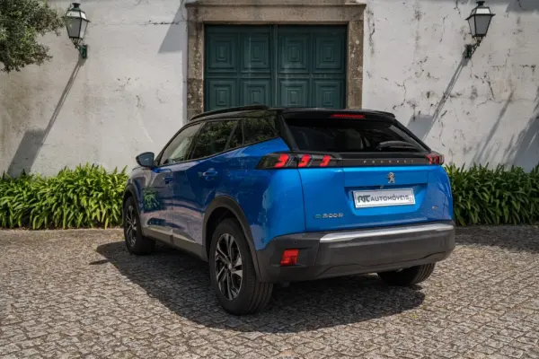 Peugeot e-2008 50 kWh GT 10