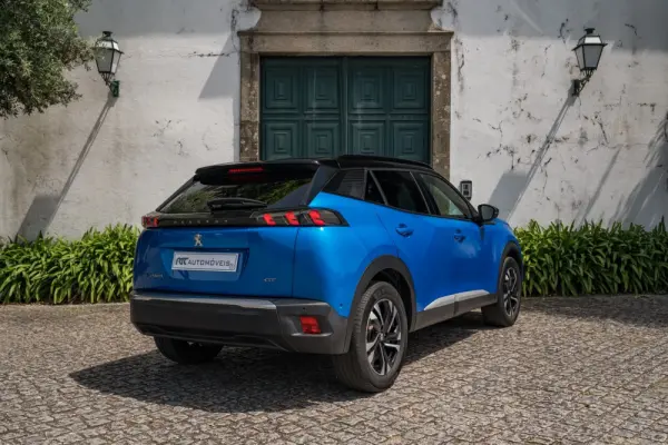 Peugeot e-2008 50 kWh GT 12
