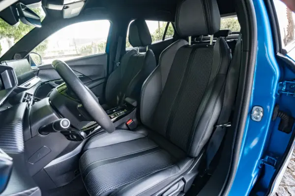 Peugeot e-2008 50 kWh GT 26