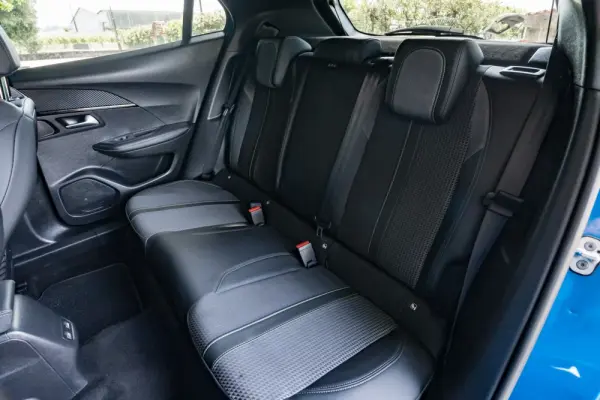 Peugeot e-2008 50 kWh GT 29
