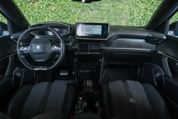 Peugeot e-2008 50 kWh GT 31