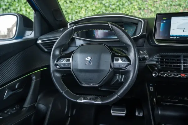 Peugeot e-2008 50 kWh GT 32