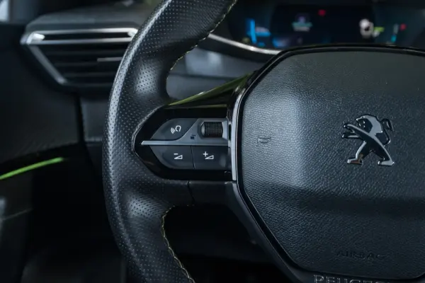 Peugeot e-2008 50 kWh GT 33