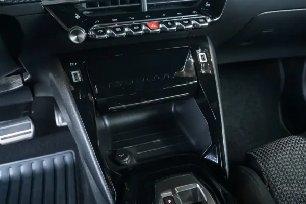 Peugeot e-2008 50 kWh GT 38