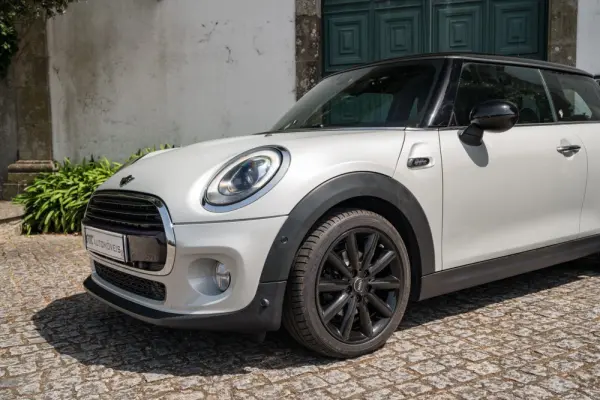 MINI 3 Portas Cooper Auto 4