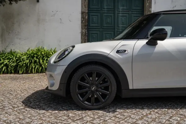 MINI 3 Portas Cooper Auto 8