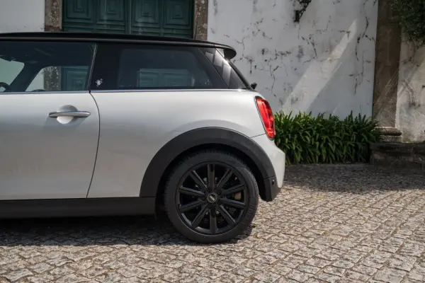 MINI 3 Portas Cooper Auto 9