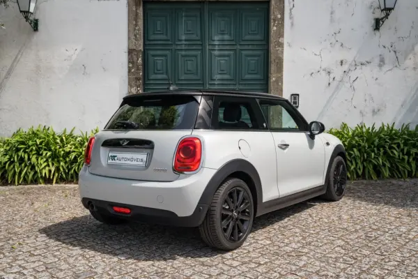 MINI 3 Portas Cooper Auto 12