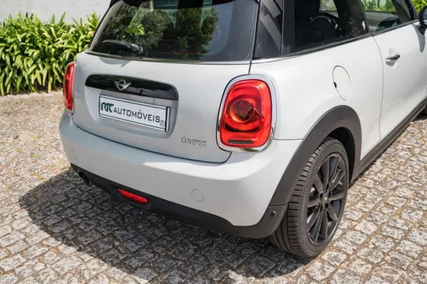 MINI 3 Portas Cooper Auto 13
