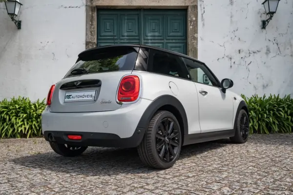 MINI 3 Portas Cooper Auto 16