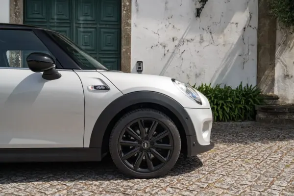 MINI 3 Portas Cooper Auto 18