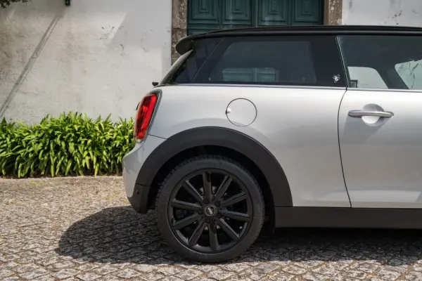 MINI 3 Portas Cooper Auto 17