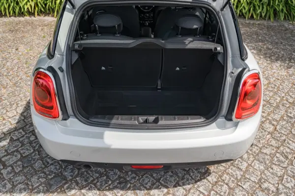 MINI 3 Portas Cooper Auto 19
