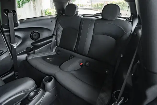MINI 3 Portas Cooper Auto 28