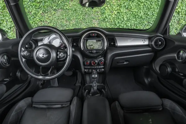MINI 3 Portas Cooper Auto 29