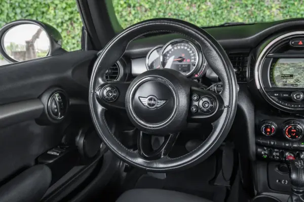 MINI 3 Portas Cooper Auto 30