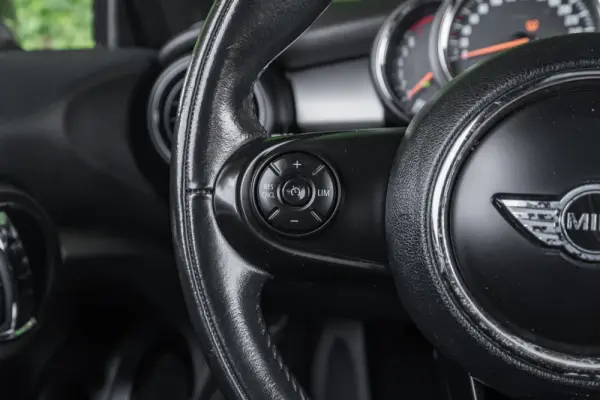 MINI 3 Portas Cooper Auto 31
