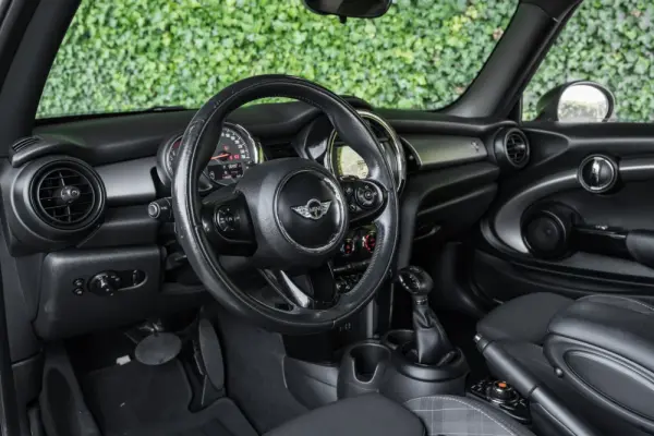 MINI 3 Portas Cooper Auto 34