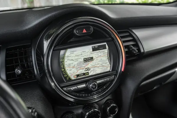MINI 3 Portas Cooper Auto 37
