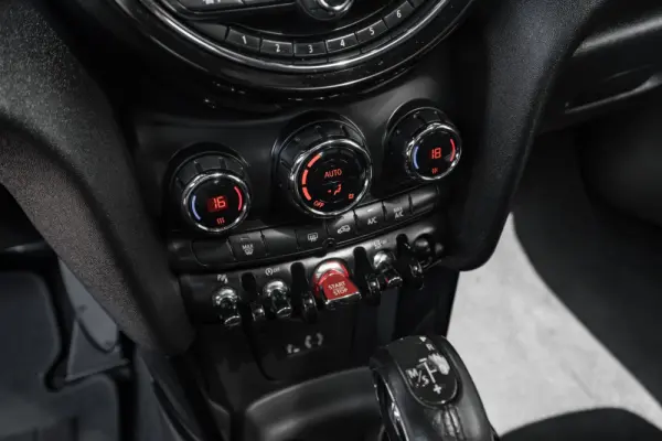 MINI 3 Portas Cooper Auto 39